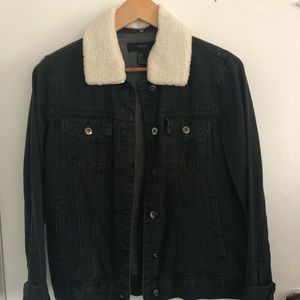 Black jean jacket with fur